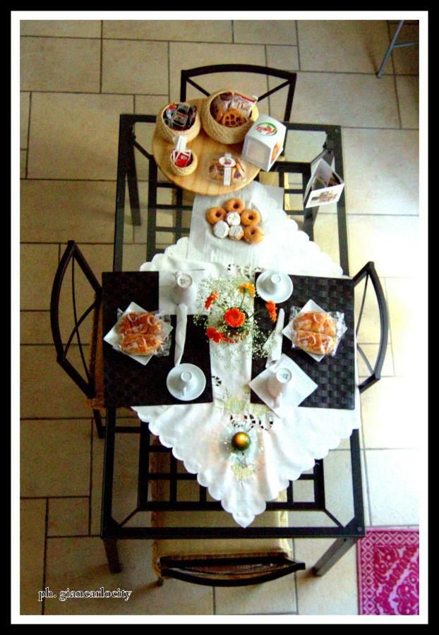 Spicchi Di Sole Bed & Breakfast เนเปิลส์ ภายนอก รูปภาพ