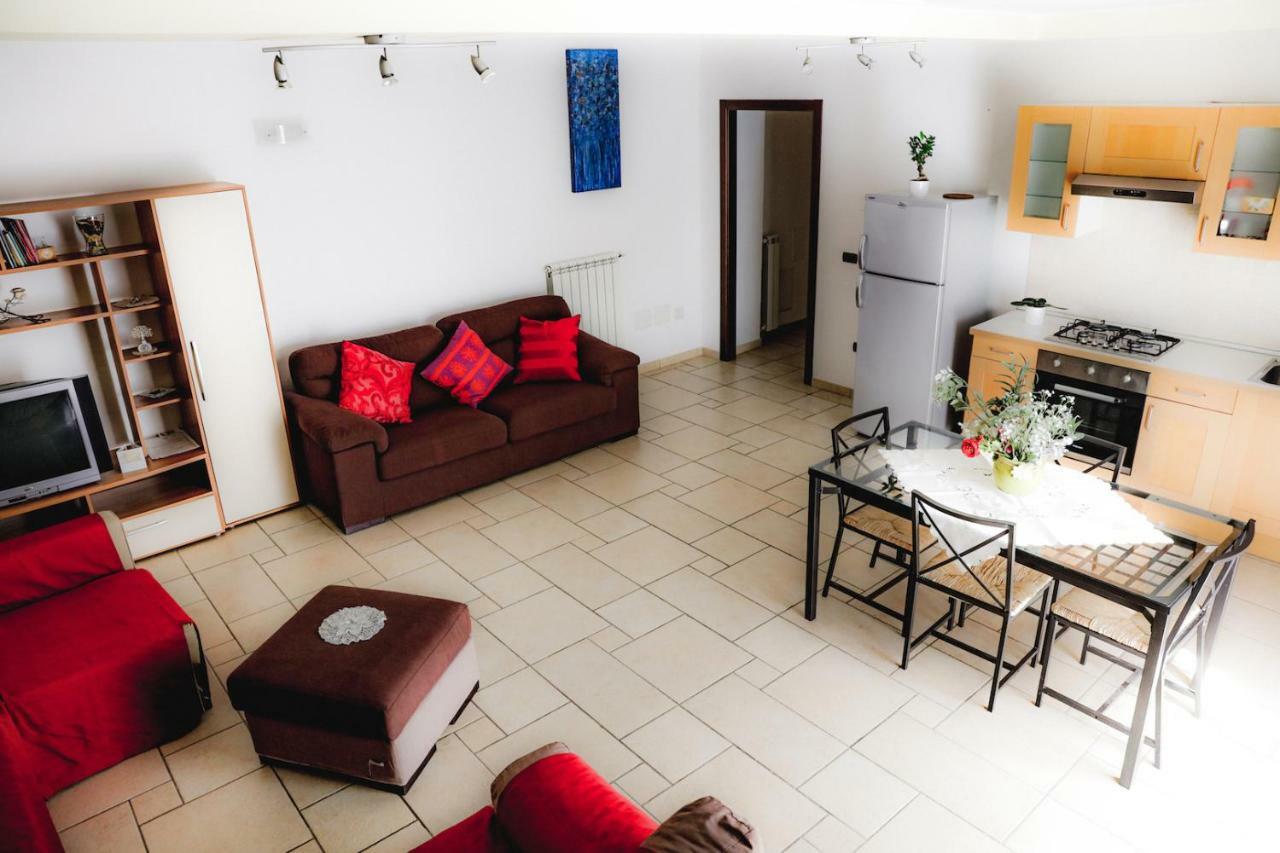 Spicchi Di Sole Bed & Breakfast เนเปิลส์ ภายนอก รูปภาพ