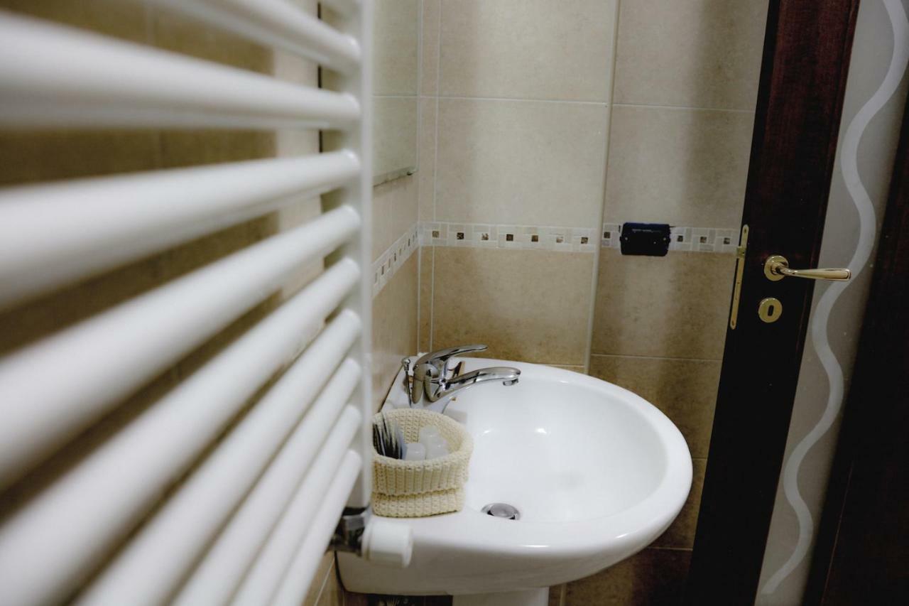 Spicchi Di Sole Bed & Breakfast เนเปิลส์ ภายนอก รูปภาพ