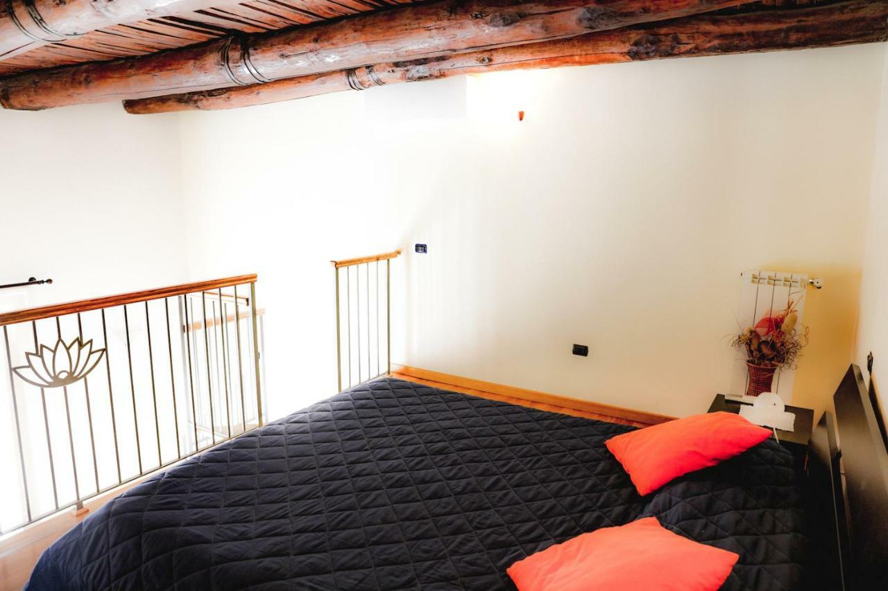 Spicchi Di Sole Bed & Breakfast เนเปิลส์ ภายนอก รูปภาพ