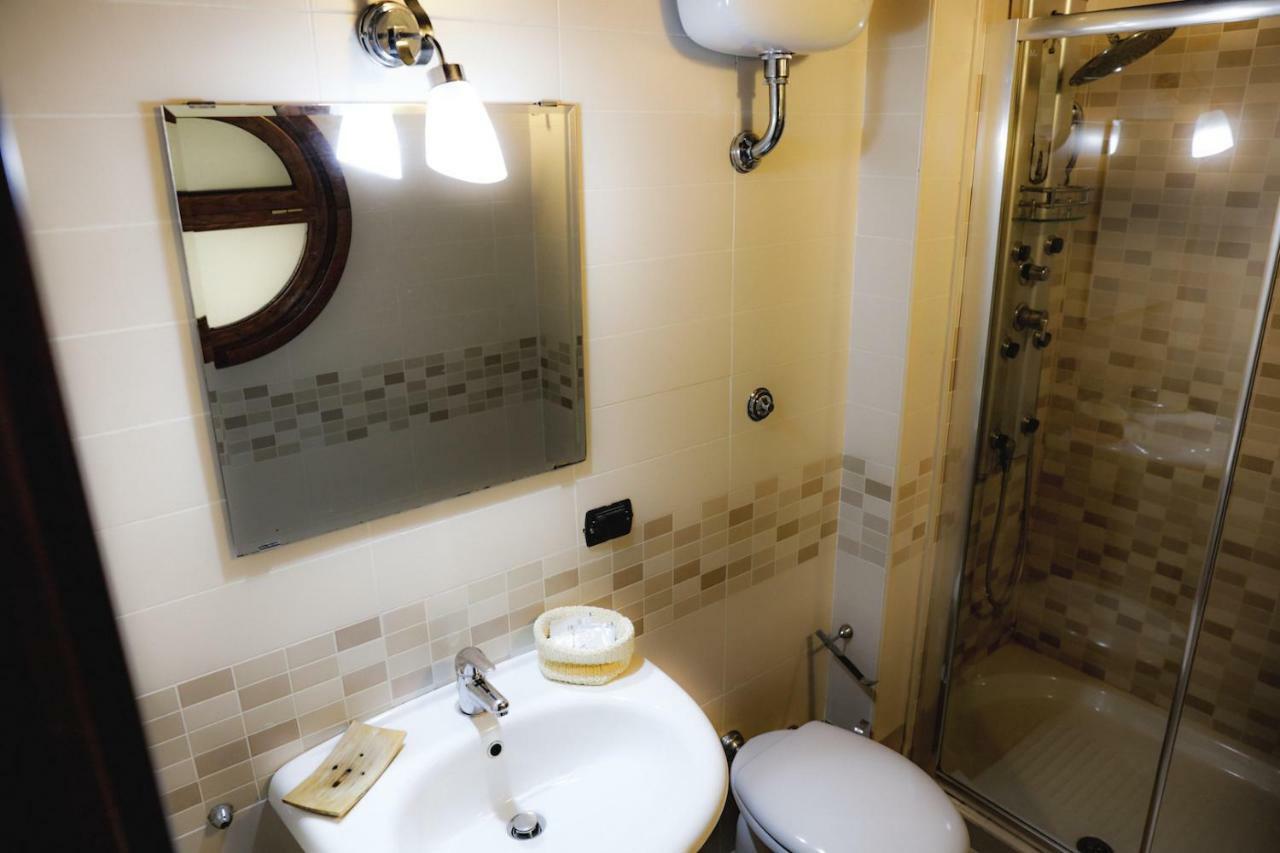 Spicchi Di Sole Bed & Breakfast เนเปิลส์ ภายนอก รูปภาพ