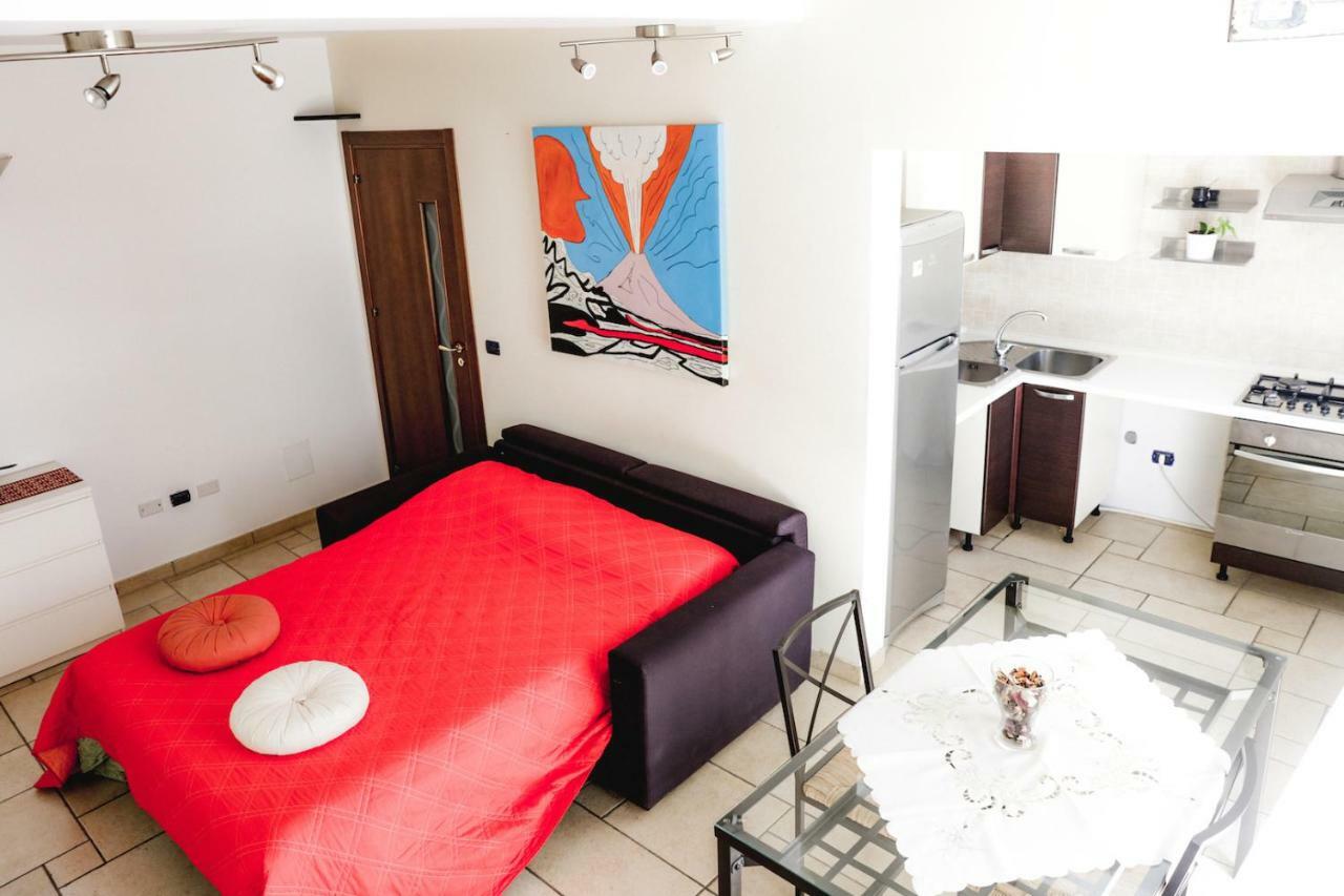 Spicchi Di Sole Bed & Breakfast เนเปิลส์ ภายนอก รูปภาพ